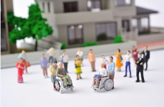 介護老人保健施設の方向性は 「リハビリ型」か「医療型」
